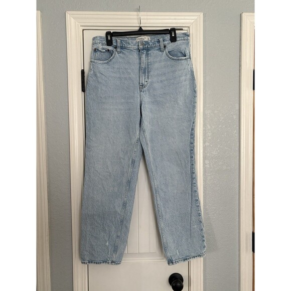 Abercrombie & Fitch The 90's Straight Ultra High Rise Size 31/12S Light Wash - Picture 1 of 4